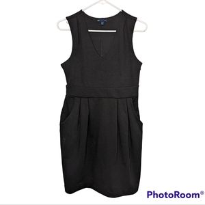 Black Gap sleeveless v-neck dress with pockets, pleated skirt size S